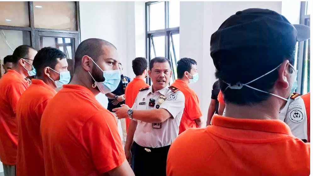 Imigrasi Kupang Periksa 16 WN Uzbekistan di Alor Terduga Pelanggaran Keimigrasian dan Penyelundupan Manusia ke Australia